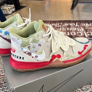 Kyrie Five Bandulu Will fit Women’s size 8